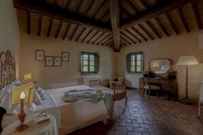 4 Schlafzimmer, Bügeleisen/Bügelbrett, kostenloses WLAN, Bettwäsche