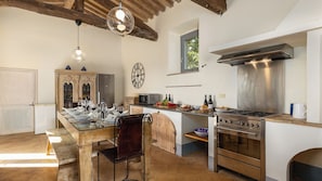 Private kitchen - Villa dei Rosmarini 8, Emma Villas (Orvieto)