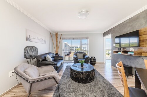 Designer 2 Bed Apartment - Big Bay Beach Club