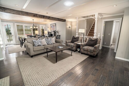 Downtown dog-friendly home w/patio & parking