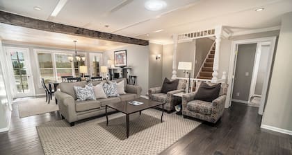 Downtown dog-friendly home w/patio & parking