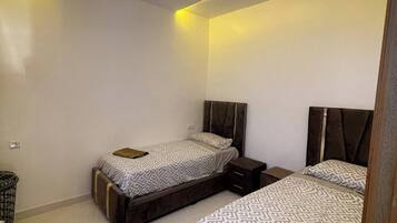 2 slaapkamers, een strijkplank/strijkijzer, wifi