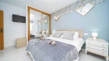 Apartment | 3 bedrooms, iron/ironing board, free WiFi, bed sheets