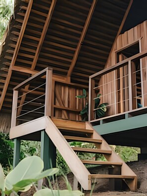 Standard Cabin | Exterior detail