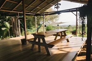 Outdoor dining - Balsa Nueva Lodge (Puerto Jiménez)