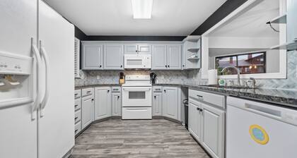 Modern Hot Springs Lakefront Condo