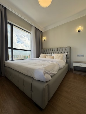 Business Apartment | Individually decorated, individually furnished, laptop workspace