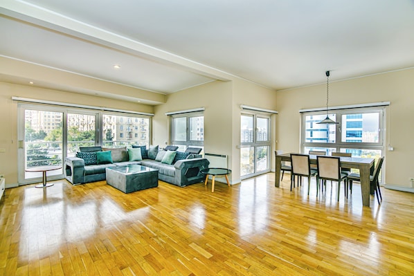 Apartamento, vista para o mar | 3 quartos, ferros/tábuas de passar roupa, Wi-Fi de cortesia