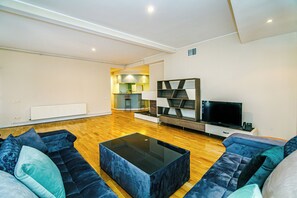 Apartamento, vista para o mar | 3 quartos, ferros/tábuas de passar roupa, Wi-Fi de cortesia