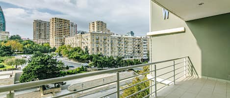 Apartment, Meerblick | 3 Schlafzimmer, Bügeleisen/Bügelbrett, kostenloses WLAN