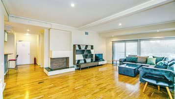 Apartment, Sea View | 3 bedrooms, iron/ironing board, free WiFi