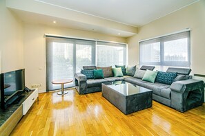 Apartamento, vista para o mar | 3 quartos, ferros/tábuas de passar roupa, Wi-Fi de cortesia