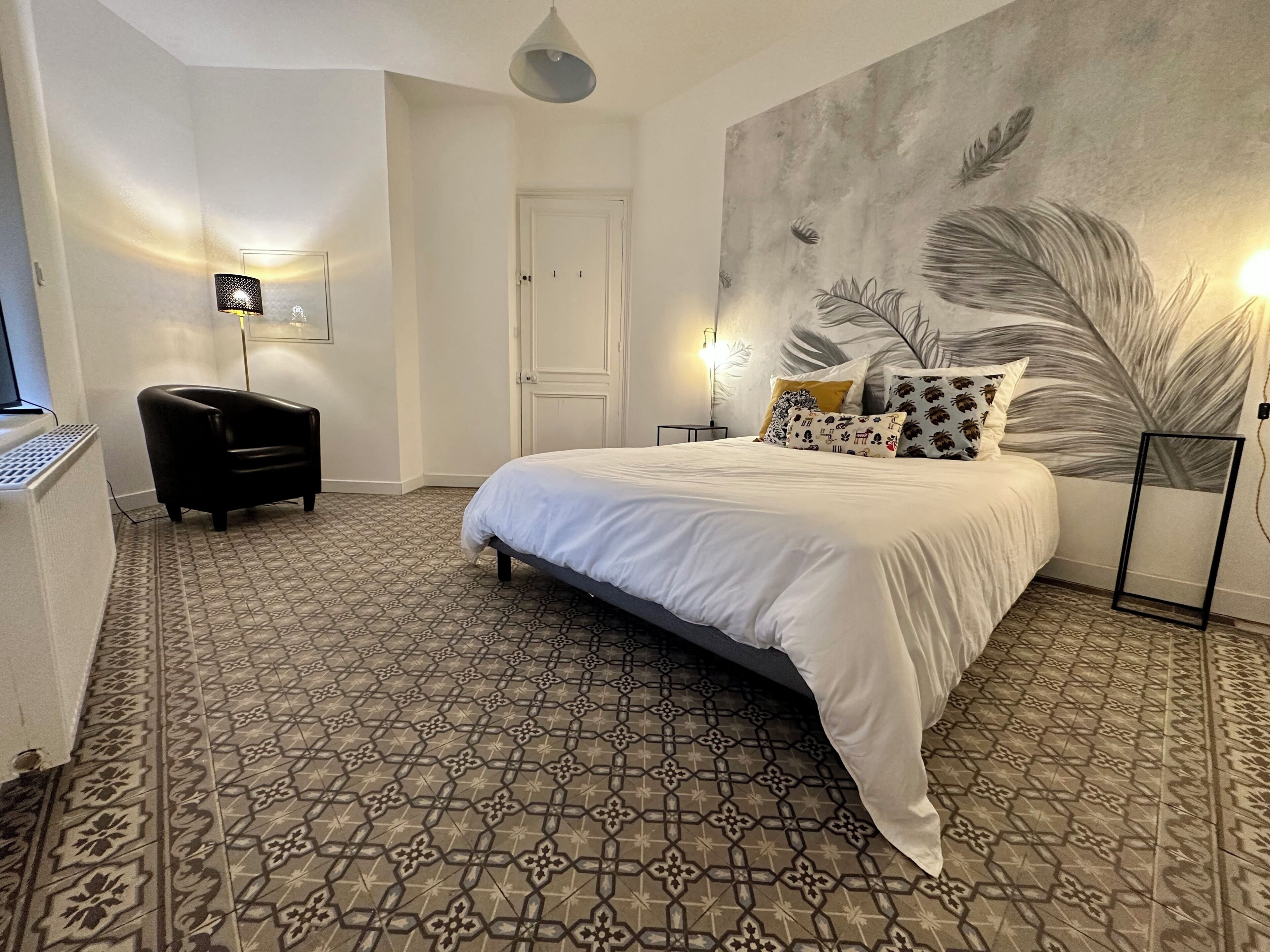 10 chambres, fer et planche à repasser, Wi-Fi, draps fournis