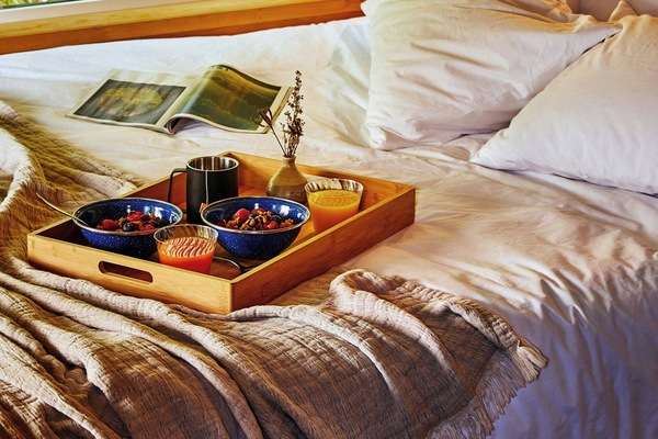 Signature Cabin, 1 Queen Bed | Breakfast meal
