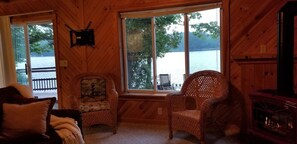 2 bedrooms, iron/ironing board, free WiFi - 717 West Shore Rd. (Ellsworth)