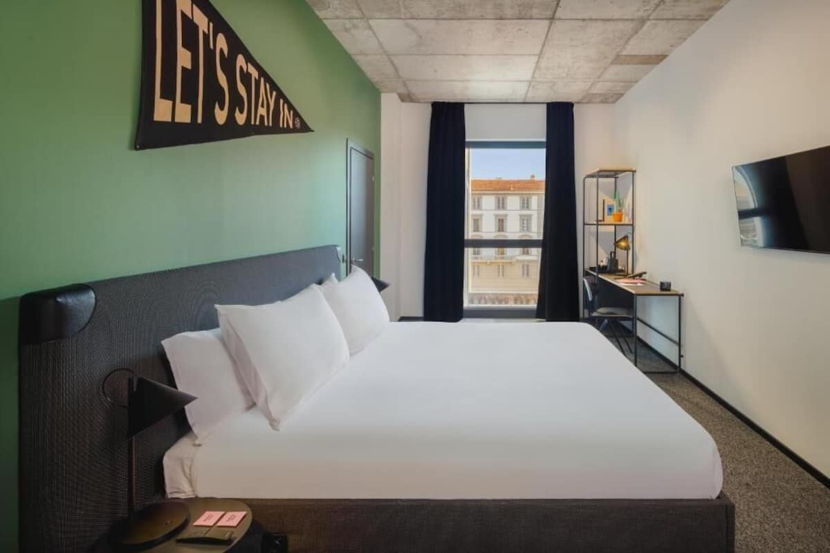 Minibar, desk, laptop workspace, WiFi (free)