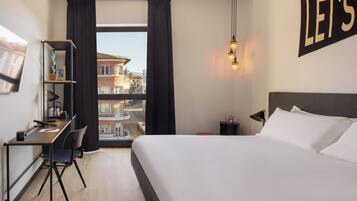 Minibar, bureau, espace de travail pour ordinateur portable