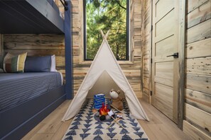 4 Schlafzimmer, Schreibtisch, BĂŒgeleisen/BĂŒgelbrett, kostenloses WLAN