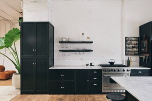 Horno, parrilla de estufa y lavavajillas 