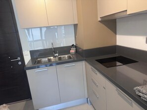 Fridge, microwave, oven, stovetop - Painestone apartment (Puerto Natales)