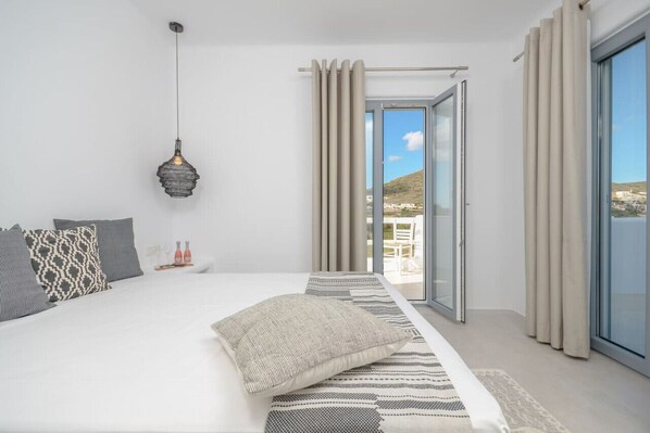 2 bedrooms, desk, iron/ironing board, travel crib