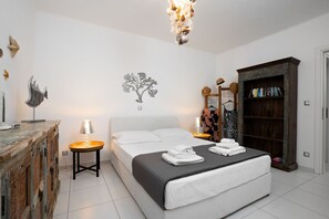 3 bedrooms, iron/ironing board, travel cot, free WiFi