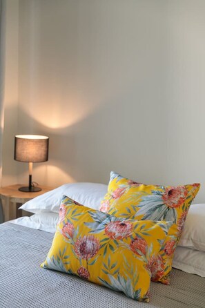 3 Schlafzimmer, Schreibtisch, Bügeleisen/Bügelbrett, Reisekinderbett
