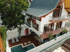 Exterior - Scenic Bingin villa w/ master loft & sunrise views (Kecamatan Kuta Selatan)