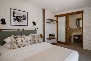 3 bedrooms, in-room safe, free WiFi, bed sheets
