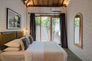 3 bedrooms, in-room safe, free WiFi, bed sheets