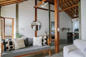 Smart TV - Stylish 3-Bdr Villa in Pererenan (Mengwi, Kabupaten Badung)