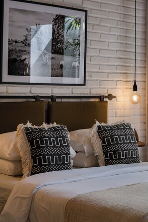 3 bedrooms, in-room safe, free WiFi, bed sheets