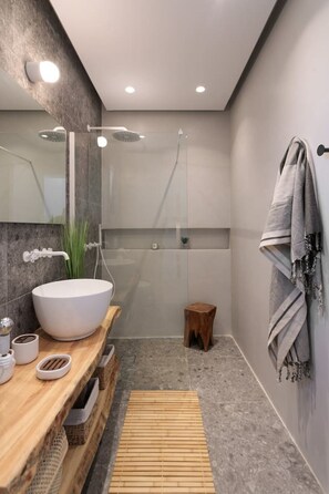 Hair dryer, towels