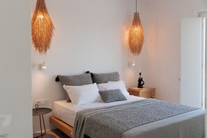 3 bedrooms, desk, iron/ironing board, travel crib