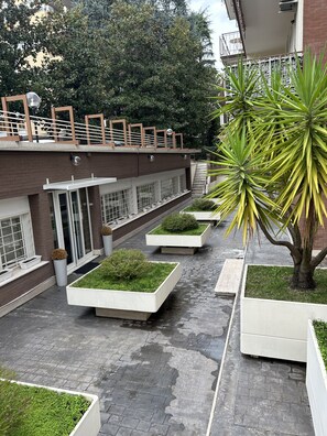 Terrace/patio - Cozy and private dream suite, small pets allowed (Roma)