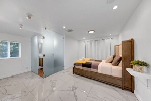 3 slaapkamers, een strijkplank/strijkijzer, wifi, beddengoed