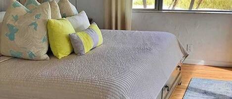 Iron/ironing board, WiFi (free), bed sheets
