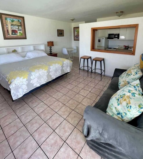 Iron/ironing board, free WiFi, bed sheets