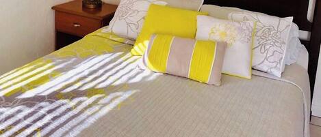 Fer et planche à repasser, Wi-Fi gratuit, draps fournis