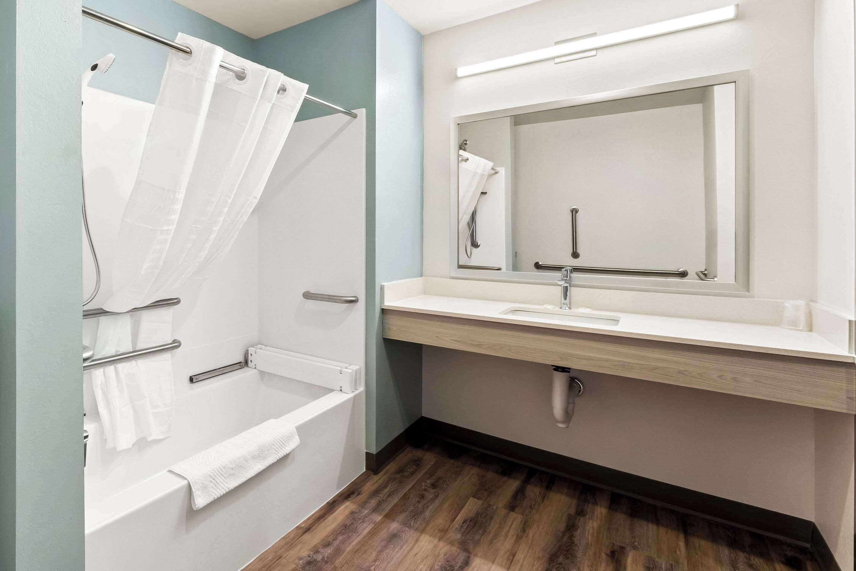 Room, 1 King Bed with Sofa bed, Accessible, Non Smoking | Laptop workspace, iron/ironing board, free WiFi, bed sheets