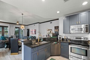 Fridge, microwave, oven, stovetop - Modern condo on resort No fees 15-Min to Disney - Pool Hot tub - Newly Remodeled (Kissimmee)