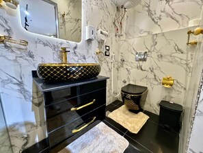 Luxury Suite, Desert View | Bathroom - Shiny Pyramids Boutique Hotel (Giza)
