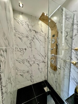 Luxury Suite, Desert view | Bathroom shower - Shiny Pyramids Boutique Hotel (Giza)