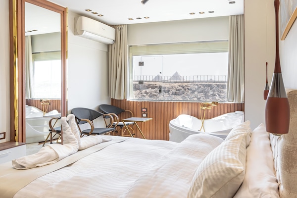 Luxury Suite, Desert view | Desk, free WiFi