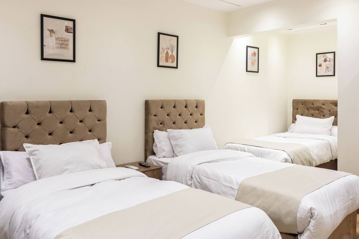 Luxury Triple Room | Desk, free WiFi