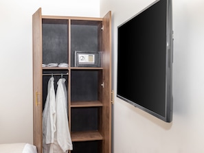 Wardrobe - Shiny Pyramids Boutique Hotel (Giza)