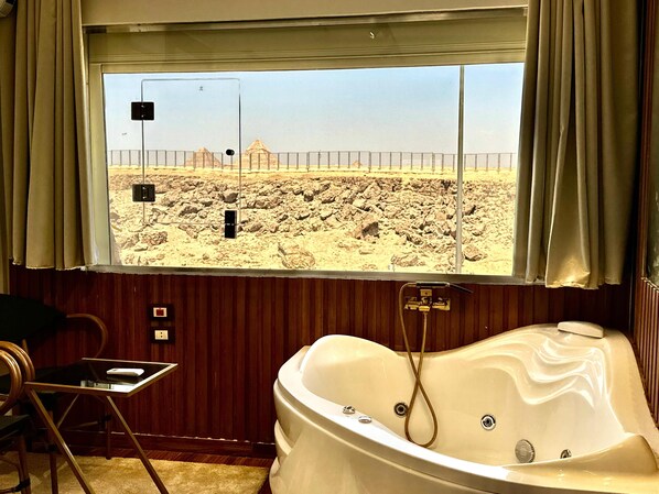 Luxury Suite, Desert View | Private spa tub - Shiny Pyramids Boutique Hotel (Giza)