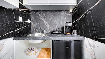 Cafetera o tetera y hervidor eléctrico