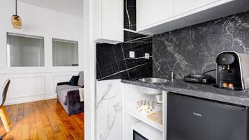 Coffee/tea maker, electric kettle