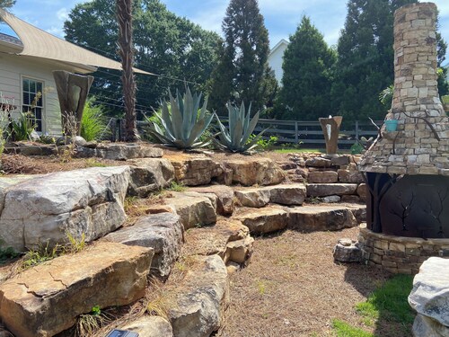 Cozy 1-bedroom apartment in charming Roswell with pool